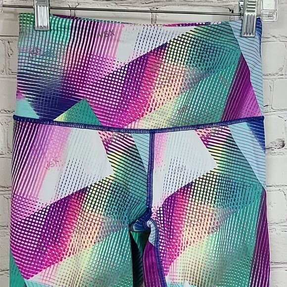 Victoria's Secret Crop Legging Digi Cube Rainbow Cropped High Rise Knockout VSX - Picture 4 of 10